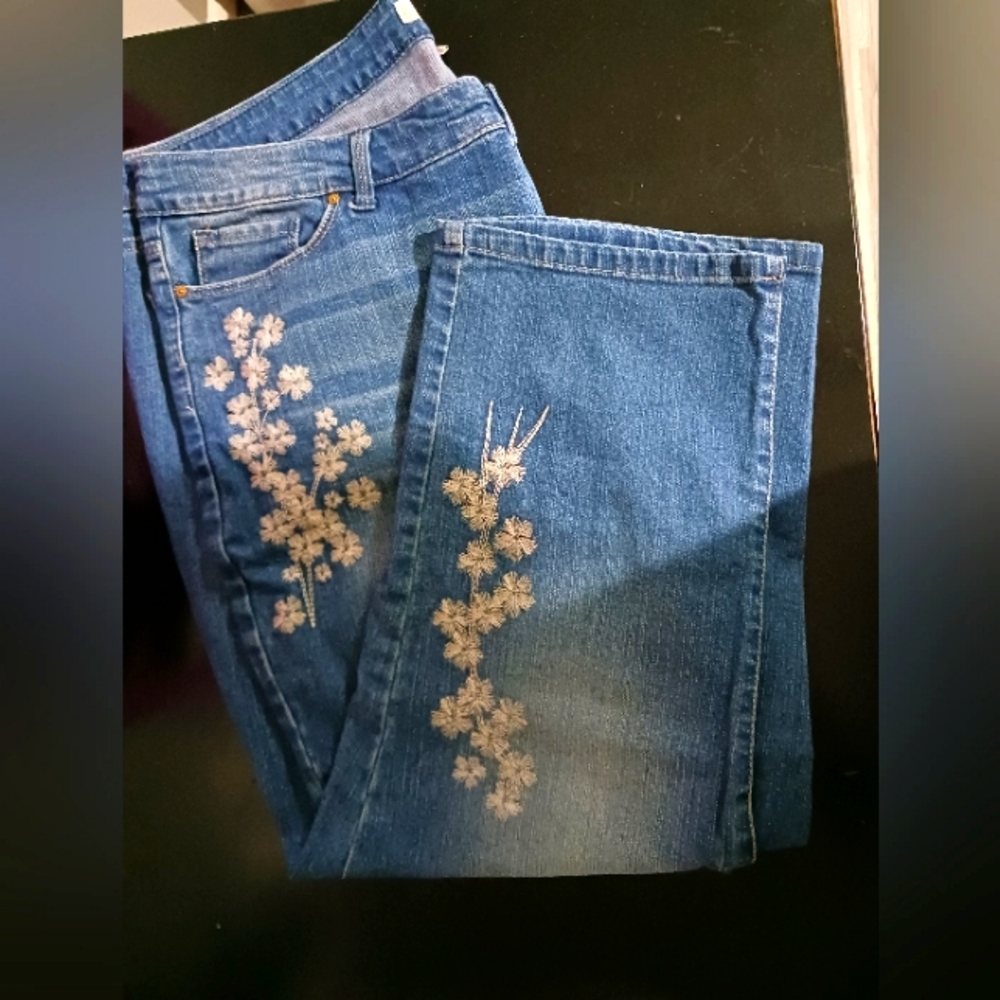 Vintage America Blues Boho Crop Embroidered Jeans